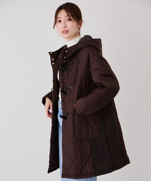 Jayro（ジャイロ）の「中綿キルトダッフルコート（ダッフルコート・レディース・ブラック/オフホワイト/ダークブラウン・M）」の22枚目の写真