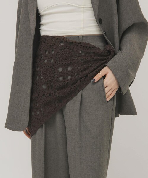 KBF（ケイビーエフ）の「トライアングルクロシェスカーフ（バンダナ/スカーフ・レディース・IVORY/D.BROWN・One）」の3枚目の写真