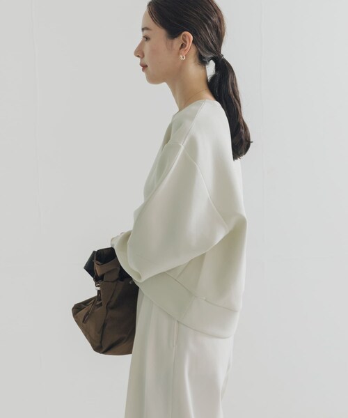 URBAN RESEARCH（アーバンリサーチ）の「ボリュームスリーブダンボールトップス（スウェット・レディース・OFF/CHARCOAL/BLACK・FREE）」の8枚目の写真