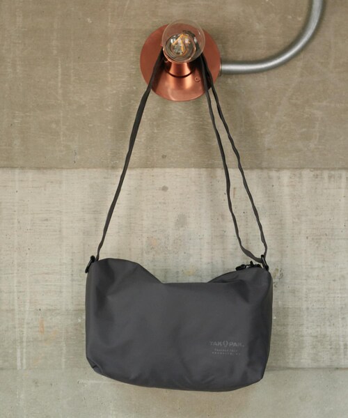 URBAN RESEARCH DOORS（アーバンリサーチドアーズ）の「『撥水』『別注』YAKPAK×DOORS　SHOULDER BAG S（ショルダーバッグ・メンズ・NAVY/BLACK/CHARCOAL/BEIGE・-）」の17枚目の写真