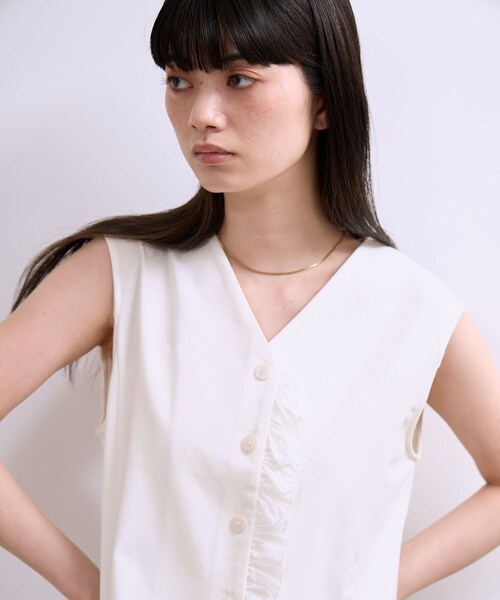 ADAM ET ROPE'(アダムエロペ)の「【WEB限定】・【定番】ラッフルコンビスリーブレストップス(Tシャツ/カットソー・レディース・ブラック/ブラック系/ホワイト・F)」の12枚目の写真