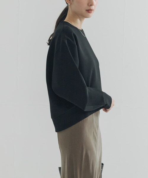 URBAN RESEARCH（アーバンリサーチ）の「ボリュームスリーブダンボールトップス（スウェット・レディース・OFF/CHARCOAL/BLACK・FREE）」の18枚目の写真