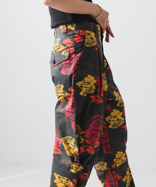 URBAN RESEARCH(アーバンリサーチ)の「COGNOMEN W.FANTASISTA FLOWER PANTS(その他パンツ・レディース・ORANGE/CHARCOAL・S/M)」の4枚目の写真