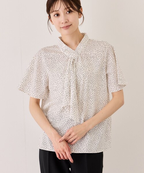 Jayro（ジャイロ）の「ランダムドットプリントボウタイブラウス（シャツ/ブラウス・レディース・ブラック系/ホワイト系・M）」の10枚目の写真