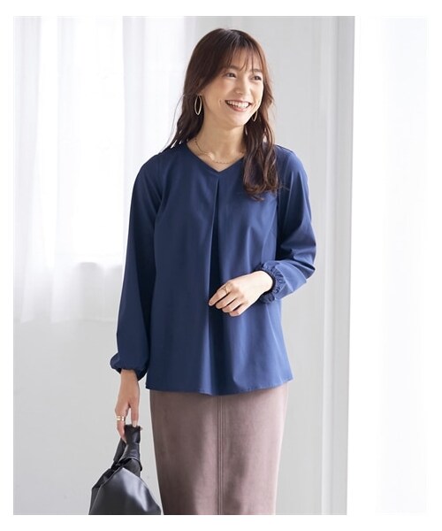 nissen（ニッセン）の「大きいサイズシンプルVネックブラウス(あったか裏地付)（シャツ/ブラウス・レディース・オフホワイト/シトロンイエロー/ネイビー・L/LL/3L/4L/5L/6L/8L/10L）」の8枚目の写真