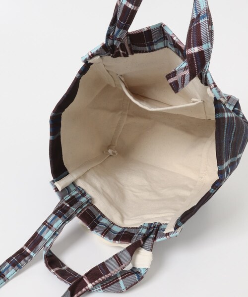 URBAN RESEARCH DOORS(アーバンリサーチドアーズ)の「『別注』beej×DOORS チェックトートバッグ(トートバッグ・レディース・RED×NAVY/BRN×BLUE・One)」の8枚目の写真