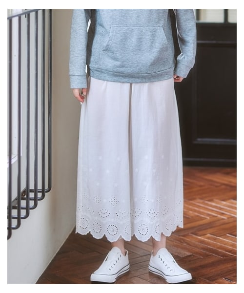 nissen（ニッセン）の「裾レース刺しゅう付インナーペチパンツ【重ね着用】（パンツ・レディース・オフホワイト/黒/チャコールグレー/スモーキーブルー/グレージュ/ギンガムチェック/ストライプ/ベージュ・M~L）」の16枚目の写真