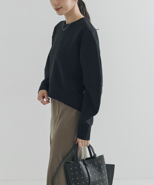 URBAN RESEARCH（アーバンリサーチ）の「ボリュームスリーブダンボールトップス（スウェット・レディース・OFF/CHARCOAL/BLACK・FREE）」の16枚目の写真