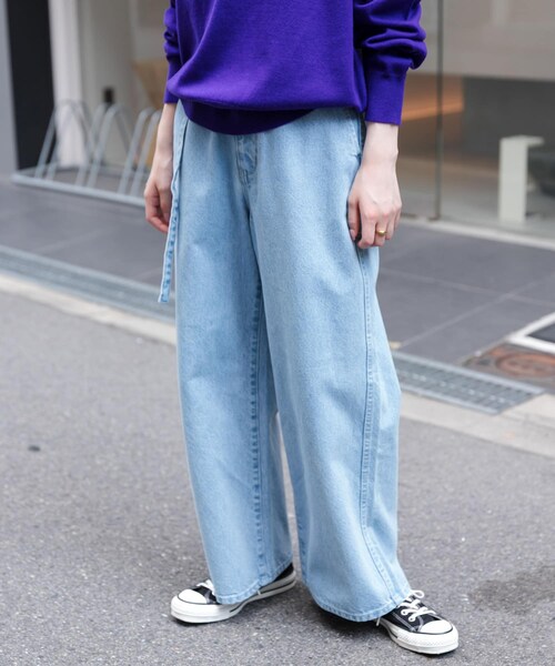 URBAN RESEARCH DOORS(アーバンリサーチドアーズ)の「FORK&SPOON JFデニムベルトセットルーズパンツ(デニムパンツ・レディース・ONEWASH/BLUE・1/2)」の2枚目の写真