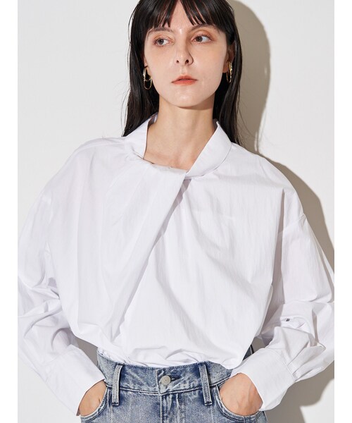 ELENDEEK（エレンディーク）の「TWIST GATHER BL（シャツ/ブラウス・レディース・オフホワイト/ピンク/ブルー・F）」の2枚目の写真