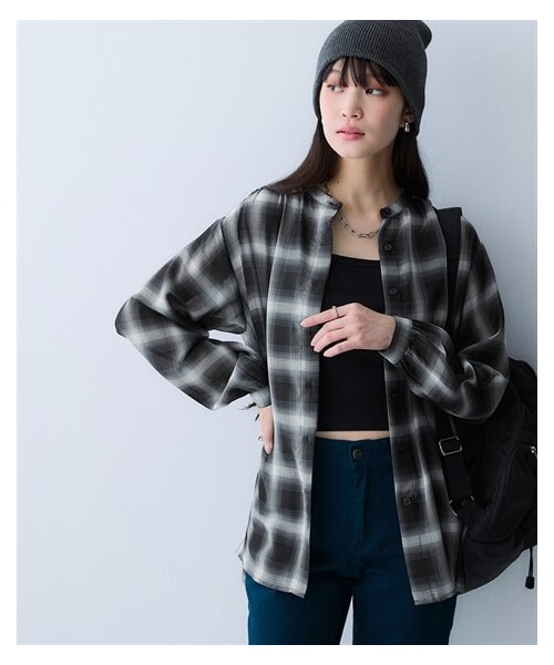 nissen（ニッセン）の「ニュアンスシアーチェックシャツ（防しわ）＜大きいサイズ有＞（シャツ/ブラウス・レディース・オフホワイト×ブラウンチェック/ブラウン×黒チェック/ネイビー×赤チェック/黒×ブルーグレーチェック・S/M/L/LL/3L/4L/5L/6L/8L/10L）」の2枚目の写真