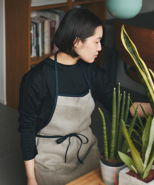 URBAN RESEARCH DOORS（アーバンリサーチドアーズ）の「fog linen work　リネンパイピングエプロン（キッチンツール・メンズ・ナチュラル/ジェン・-）」の5枚目の写真