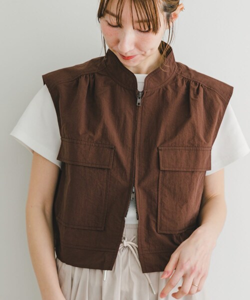 ITEMS URBANRESEARCH（アイテムズ アーバンリサーチ）の「ナイロンショートベスト（テーラードジャケット・レディース・BLK/BRN・FREE）」の12枚目の写真