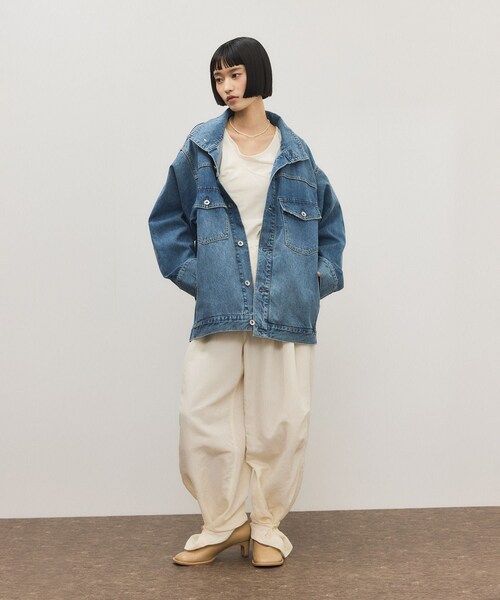 ADAM ET ROPE'(アダムエロペ)の「【WEB限定】スタンドネックデニムジャケット(デニムジャケット・レディース・ブルー/サックス・F)」の6枚目の写真