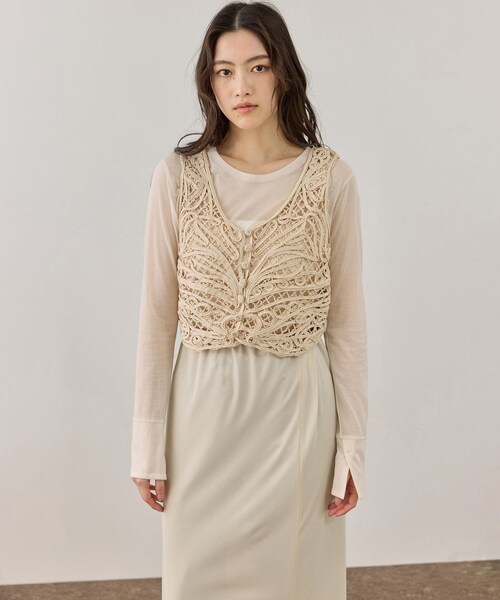 ADAM ET ROPE'（アダムエロペ）の「コードレースタンクジレ（ベスト・レディース・ブラック/キナリ・F）」の15枚目の写真