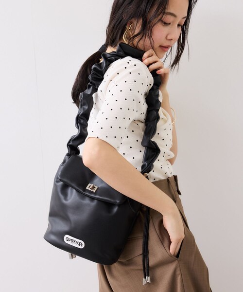 VIS(ビス)の「WEB限定追加【OUTDOOR PRODUCTS】VIS別注ドロストミニショルダーバッグ(ショルダーバッグ・レディース・ブラック/キナリ/ピンク系/ブラック系/オフホワイト/シルバー・F)」の4枚目の写真