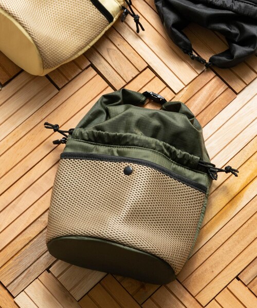 ITEMS URBANRESEARCH（アイテムズ アーバンリサーチ）の「ボトルキーパーバッグ（ショルダーバッグ・レディース・BEIGE/KHAKI/BLACK・one）」の3枚目の写真