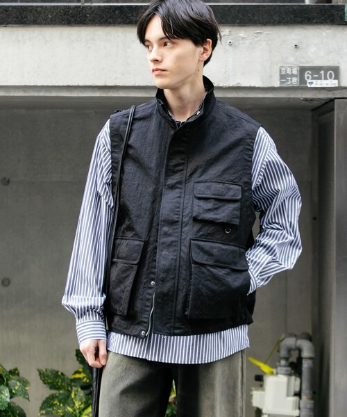 SENSE OF PLACE by URBAN RESEARCH(センスオブプレイスバイアーバンリサーチ)の「マルチポケットトラックベスト(テーラードジャケット・メンズ・BLACK/BLUE・M/L)」の4枚目の写真