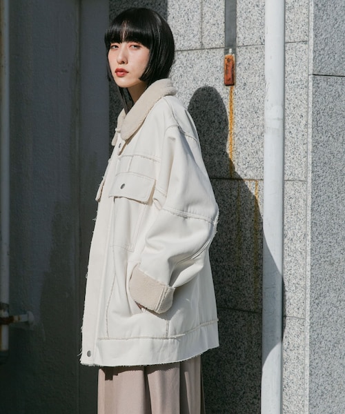 KBF(ケイビーエフ)の「オーバーサイズボアジャケット(テーラードジャケット・レディース・BROWN/IVORY/BLACK・one)」の5枚目の写真