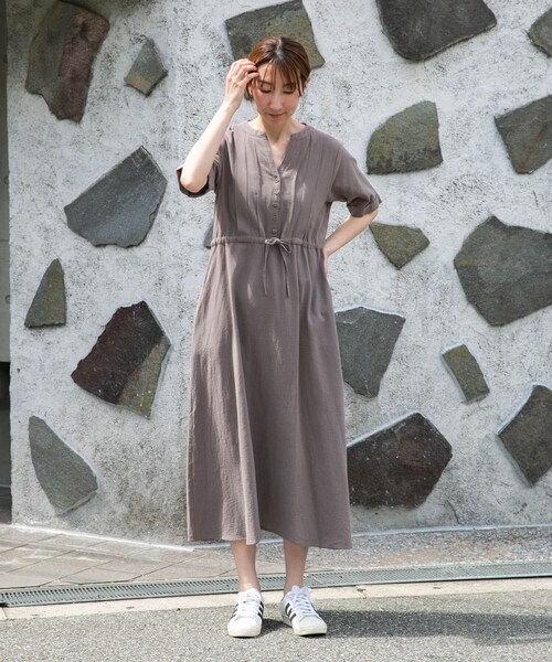 ITEMS URBANRESEARCH（アイテムズ アーバンリサーチ）の「ドライコットンタックワンピース（ワンピース・レディース・MOC/RED/BLK・FREE）」の16枚目の写真