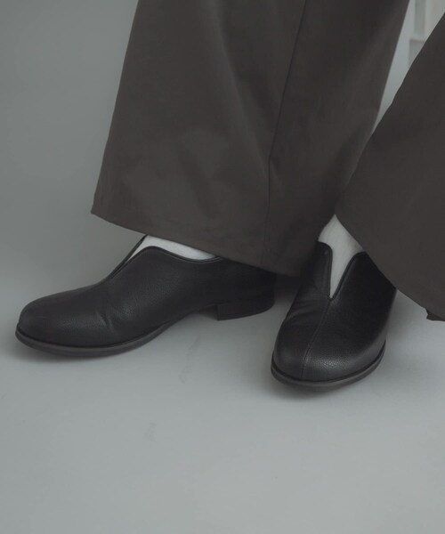 SENSE OF PLACE by URBAN RESEARCH（センスオブプレイスバイアーバンリサーチ）の「センタースリットスリッポンシューズ（スリッポン・メンズ・BLACK・26.5/27.5）」の6枚目の写真