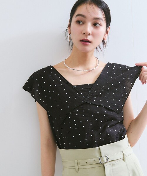 VIS(ビス)の「コンパクトビッグカラーブラウス(シャツ/ブラウス・レディース・ブラック系/ホワイト/ピンク・F)」の4枚目の写真