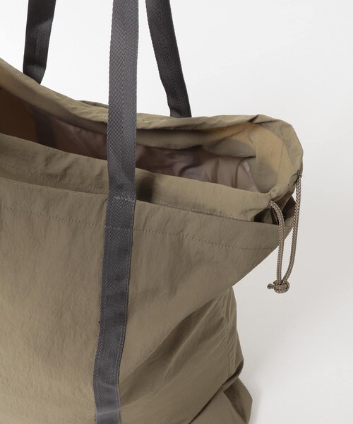 URBAN RESEARCH DOORS(アーバンリサーチドアーズ)の「STILL BY HAND ワッシャーナイロントートバッグ(トートバッグ・メンズ・BLACK/B.CHARCOAL/KHAKIBEIGE・One)」の14枚目の写真