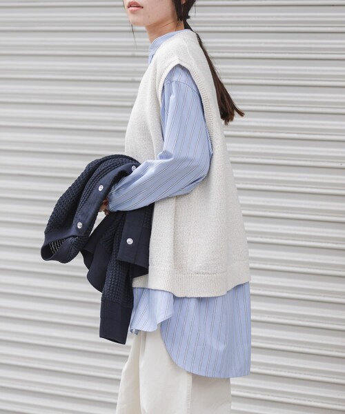 URBAN RESEARCH DOORS（アーバンリサーチドアーズ）の「FORK&SPOON　テープヤーンVネックニットベスト（ベスト・レディース・NAVY/IVORY・1）」の7枚目の写真