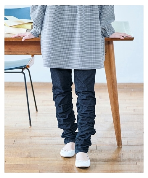 nissen（ニッセン）の「大きいサイズ　シャーリングすごのびストレッチデニムスリムパンツ（チュニック用）（ゆったりヒップ）（パンツ・レディース・オーバーダイベージュ/インディゴブルー・L/LL/3L/4L/5L/6L/8L/10L）」の4枚目の写真