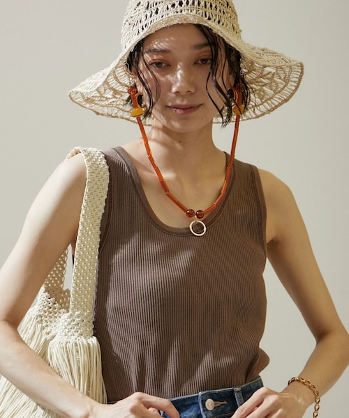 ADAM ET ROPE'（アダムエロペ）の「【La Maison de Lyllis（メゾンドリリス）】HATKEEPER（ネックレス・レディース・ホワイト系/ブラウン系/キャメル・F）」の7枚目の写真