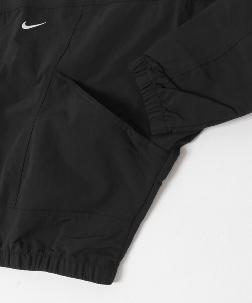 URBAN RESEARCH DOORS(アーバンリサーチドアーズ)の「NIKE NSW エブリシング ウーヴン RPL UV(ブルゾン・レディース・ホワイト/ブラック・S)」の8枚目の写真