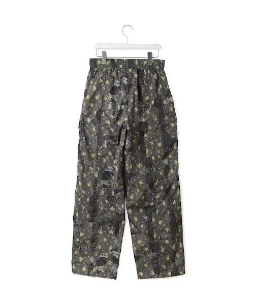 ADAM ET ROPE'(アダムエロペ)の「【GANNI(ガニー)】Printed Flyweight Nylon Relaxed Elastic Pants(カーゴパンツ・レディース・ブラック・36)」の3枚目の写真