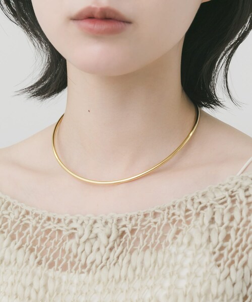 SMELLY（スメリー）の「ステンレススリムネックカフ（ネックレス・レディース・SLV/GLD・-）」の2枚目の写真