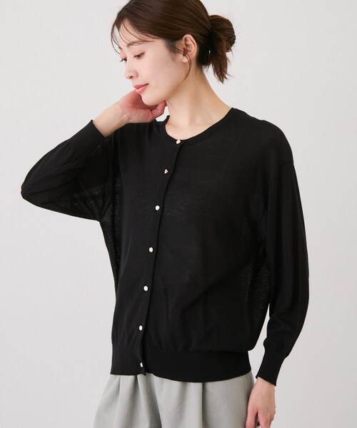 Jayro(ジャイロ)の「ドロップショルダークルーネックカーディガン(ニット/セーター・レディース・ブラック/ホワイト/ホワイト系/ネイビー/ブルー/ブルー系/オレンジ系/イエロー・M)」の11枚目の写真