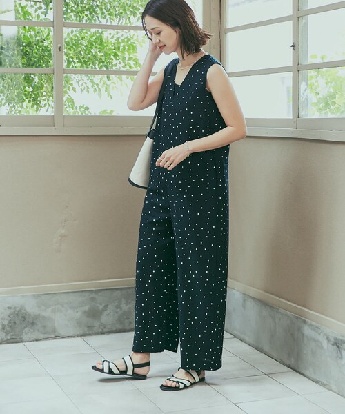 URBAN RESEARCH DOORS(アーバンリサーチドアーズ)の「リネンレーヨンドットオールインワン(サロペット/オーバーオール・レディース・NATURAL/BLACK・S/M)」の5枚目の写真