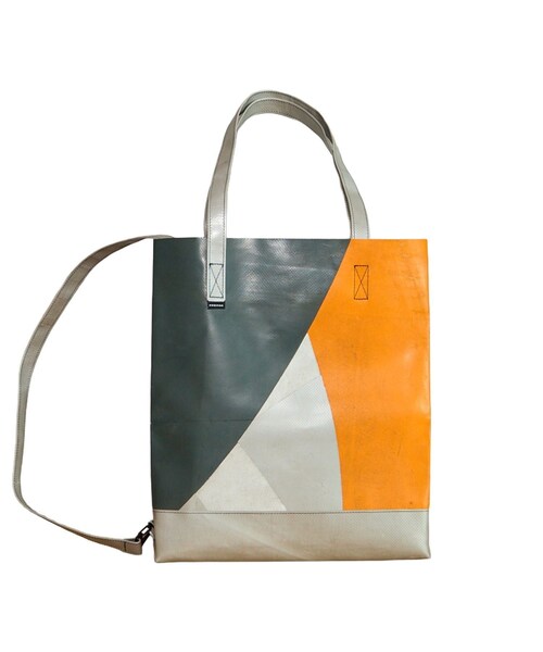 bonjour records(ボンジュールレコーズ)の「FREITAG/フライターグ MAURICE BACKPACKABLE TOTE SMALL(トートバッグ・レディース・ブラック/ブラック系/スミクロ/チャコール/グレー/ライトグレー/グレー系/ホワイト/ホワイト系/キナリ/キナリ系/ダークブラウン/ブラウン・F)」の14枚目の写真