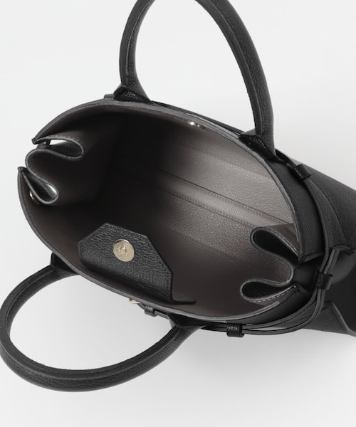 URBAN RESEARCH（アーバンリサーチ）の「CHRISTIAN VILLA　金具付きレザートート（トートバッグ・レディース・BLACK・-0）」の6枚目の写真