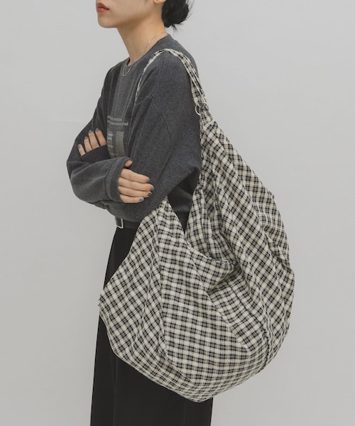 KBF(ケイビーエフ)の「2WAYビッグイージBAG(トートバッグ・レディース・IVORY/GREEN/IVORY2・One/one)」の2枚目の写真