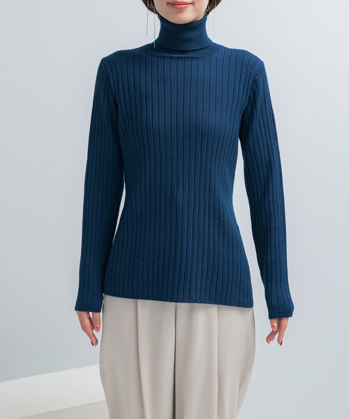 URBAN RESEARCH ROSSO（アーバンリサーチロッソ）の「エクストラファインリブタートルニット（ニット/セーター・レディース・OFF/ROYAL BLUE/OLIVE・Free）」の17枚目の写真