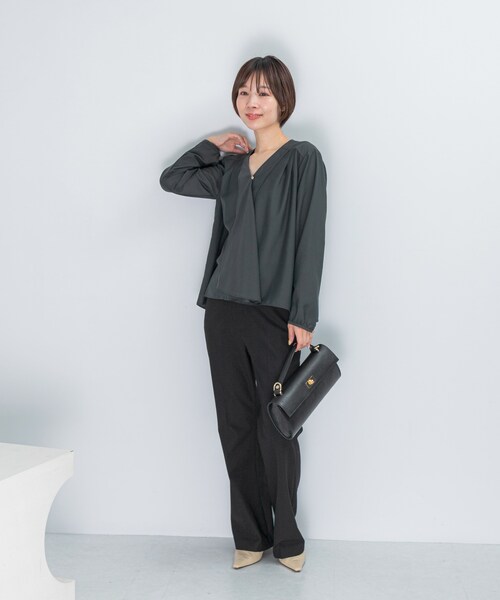 URBAN RESEARCH ROSSO（アーバンリサーチロッソ）の「ウォッシャブルVネックフレアブラウス（シャツ/ブラウス・レディース・OFF WHITE/CHARCOAL・FREE）」の18枚目の写真