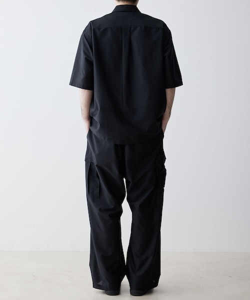 ADAM ET ROPE'（アダムエロペ）の「【ACT/アクト】超軽量 ワイド イージー カーゴパンツ / 速乾 / ストレッチ / イージーケア（カーゴパンツ・メンズ・ブラック/チャコール・L/M）」の17枚目の写真