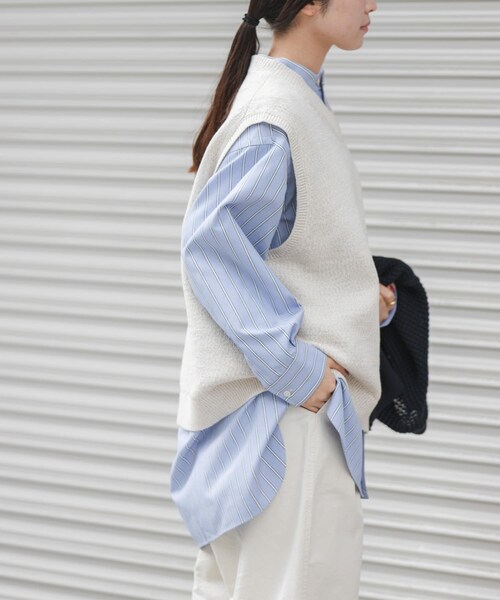 URBAN RESEARCH DOORS（アーバンリサーチドアーズ）の「FORK&SPOON　テープヤーンVネックニットベスト（ベスト・レディース・NAVY/IVORY・1）」の9枚目の写真