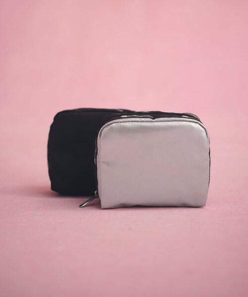 ADAM ET ROPE'（アダムエロペ）の「【LeSportsac for ADAM ET ROPE'】SQUARE COSMETIC (SHINE/SOLID)（ポーチ・レディース・シルバー・F）」の13枚目の写真