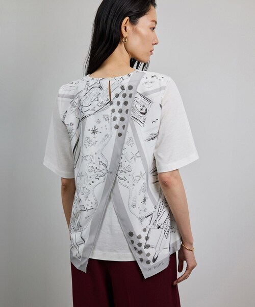 ROPE'（ロペ）の「【洗える】【YUKO SAEKI for ROPE'・コラボ】スカーフ柄プリント Aラインカットソー（Tシャツ/カットソー・レディース・ブラック/オフホワイト・F）」の3枚目の写真