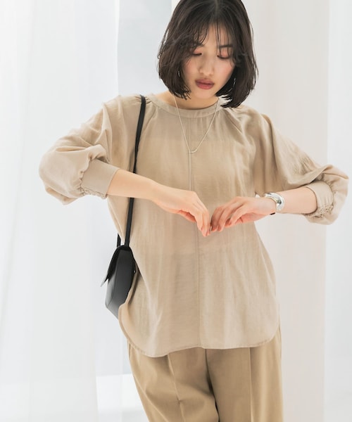 URBAN RESEARCH ROSSO（アーバンリサーチロッソ）の「2WAYギャザースリーブブラウス（シャツ/ブラウス・レディース・CHARCOAL/L/BEIGE/YELLOW・FREE）」の2枚目の写真