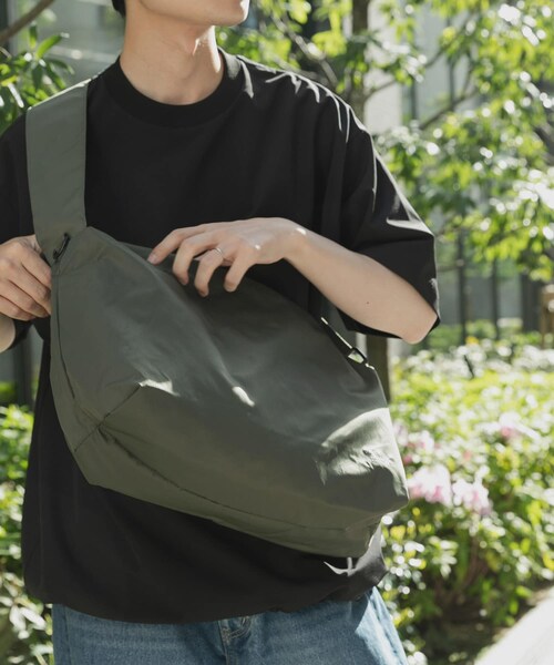 URBAN RESEARCH DOORS（アーバンリサーチドアーズ）の「『撥水』『別注』YAKPAK×DOORS　SHOULDER BAG M（ショルダーバッグ・メンズ・OLIVE/BLACK/CHARCOAL/NAVY・-）」の20枚目の写真