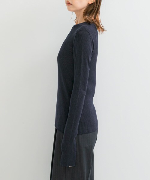 URBAN RESEARCH ROSSO（アーバンリサーチロッソ）の「シルク混リブデザインニット（ニット/セーター・レディース・WHITE/CREAM/GRAY/D/NAVY・FREE）」の22枚目の写真