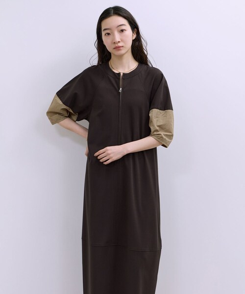ADAM ET ROPE'(アダムエロペ)の「【WEB限定】ハーフZIPコクーンワンピース(ワンピース・レディース・ブラック/ダークブラウン/ネイビー・36/38)」の8枚目の写真
