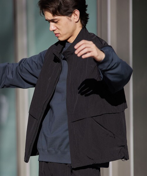 URBAN RESEARCH(アーバンリサーチ)の「『UR TECH』ナイロンベスト(テーラードジャケット・メンズ・BLACK/BLUE/GRAY・M/L)」の11枚目の写真