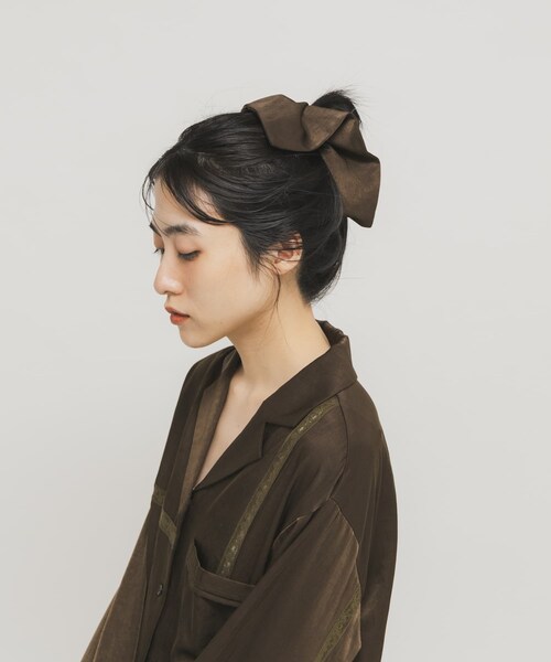 KBF（ケイビーエフ）の「サテンシュシュ(大)（ヘアゴム・レディース・BEIGE/D.KHAKI・One）」の14枚目の写真